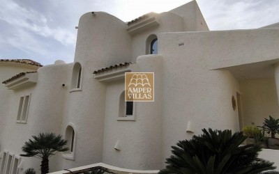 Fantastic villa with panoramic sea views.